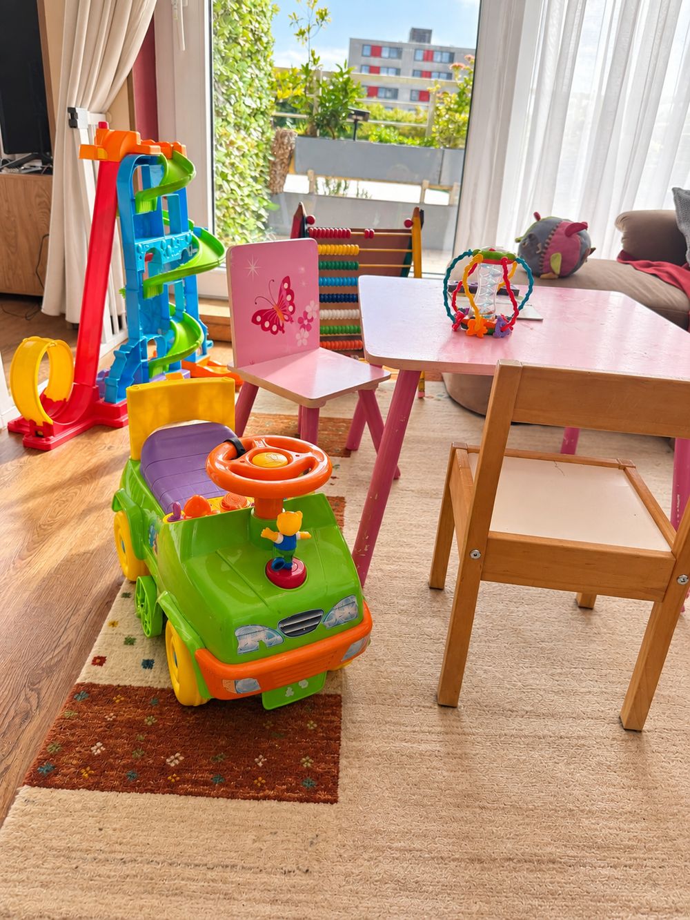 Spielzimmer mit Rutschauto